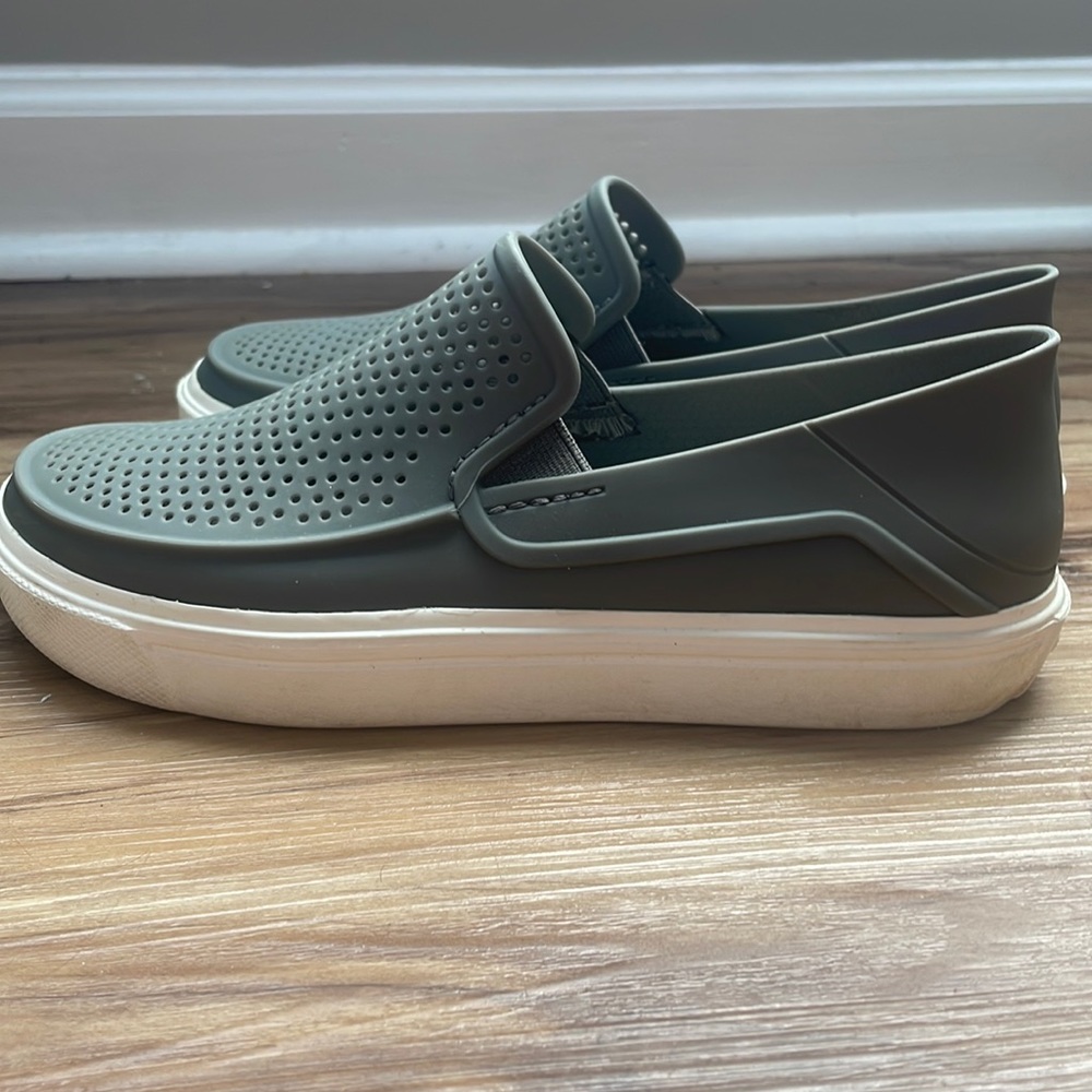 Crocs Canvas Shoe M 4 or W 6